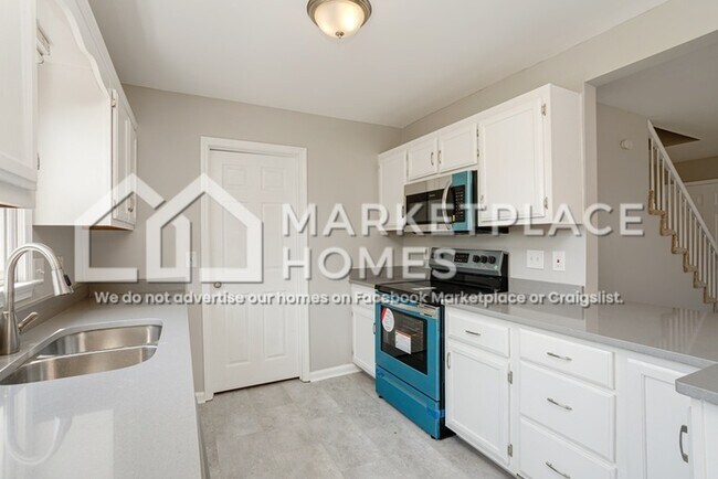 Building Photo - 416 Sandburg Dr