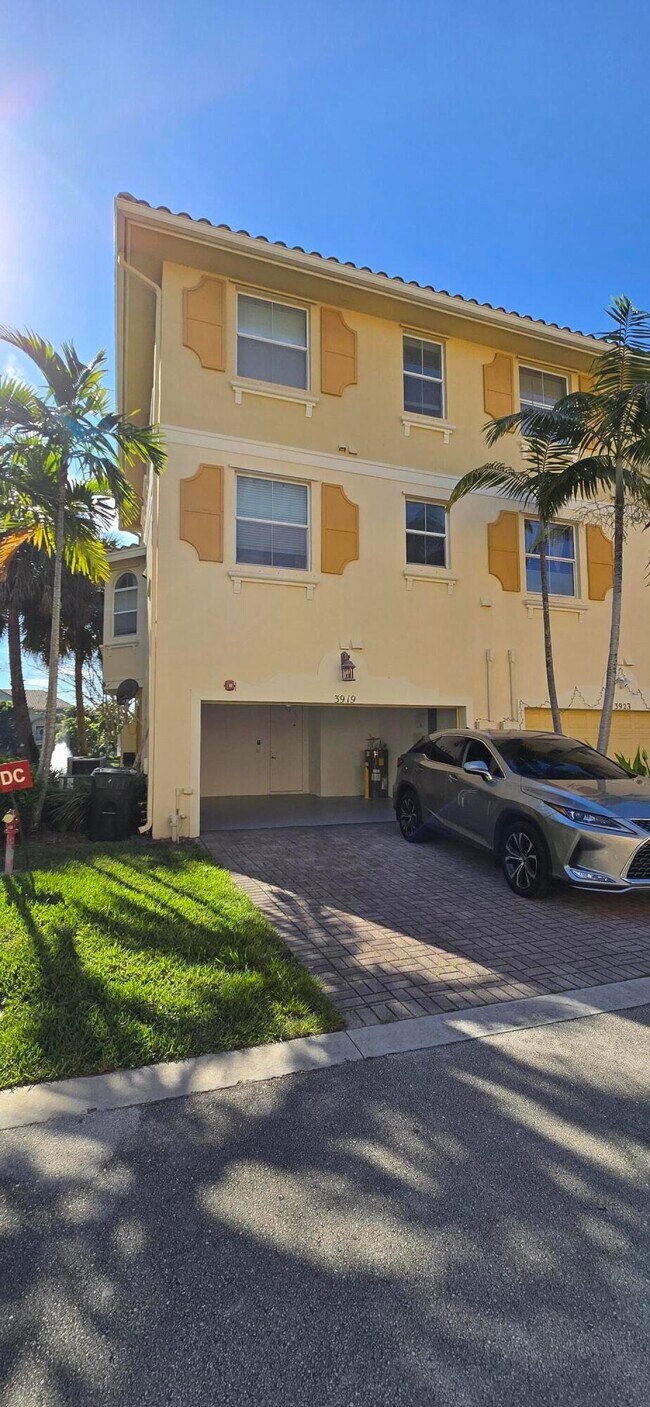 Building Photo - 3919 Passion Flower Rd