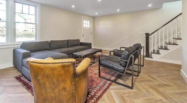 Building Photo - 67 Maple Ave