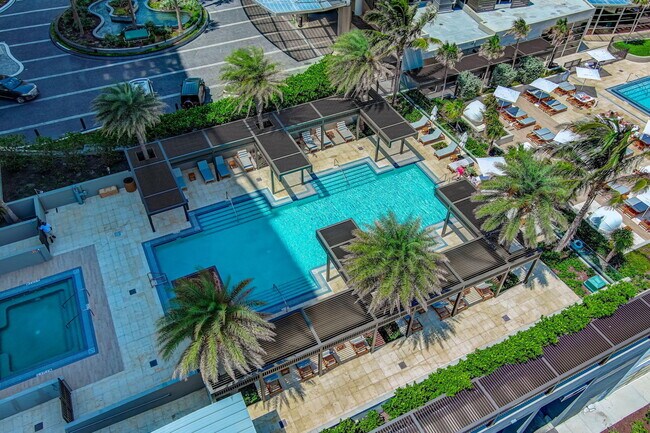 Building Photo - 3100 N Ocean Dr