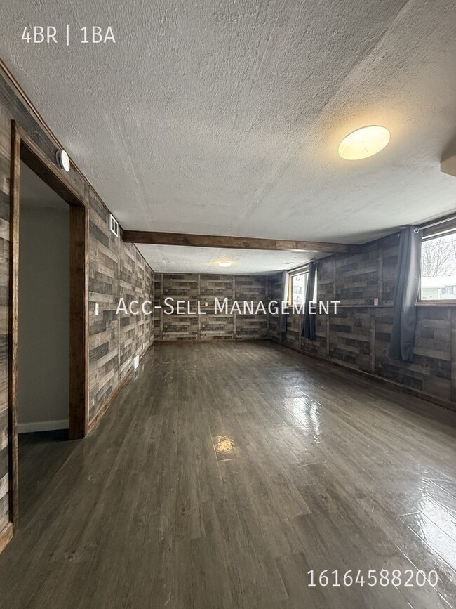 Building Photo - 5231 Rich-