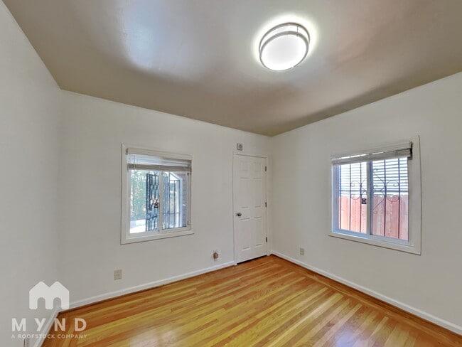 Building Photo - 2860 Montana St