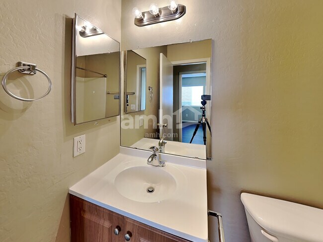 Building Photo - 11967 W Granada Rd