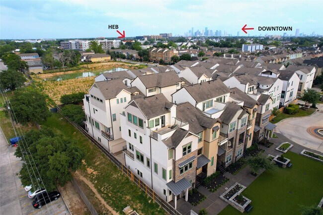 Building Photo - 2640 Fountain Key Blvd