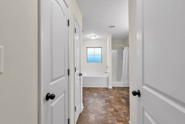 Building Photo - 303 Channel Run Ln