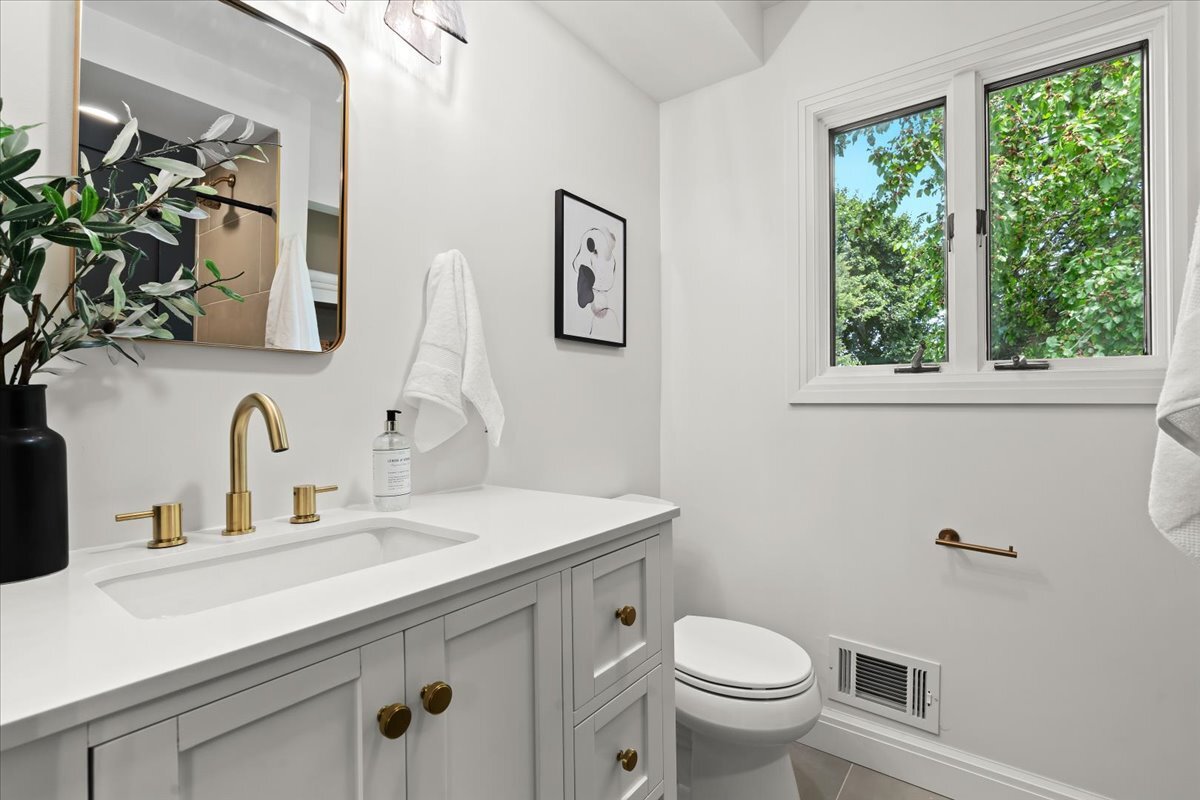 Building Photo - 40526 Woodside Dr