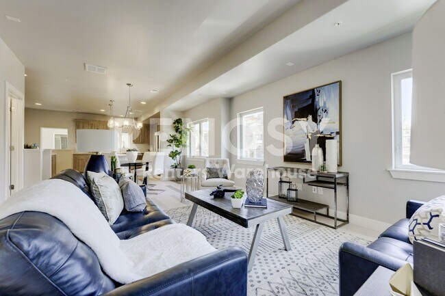 Building Photo - Prime Luxury Berkeley Townhouse with Rooftop Deck AVAILABLE NOW