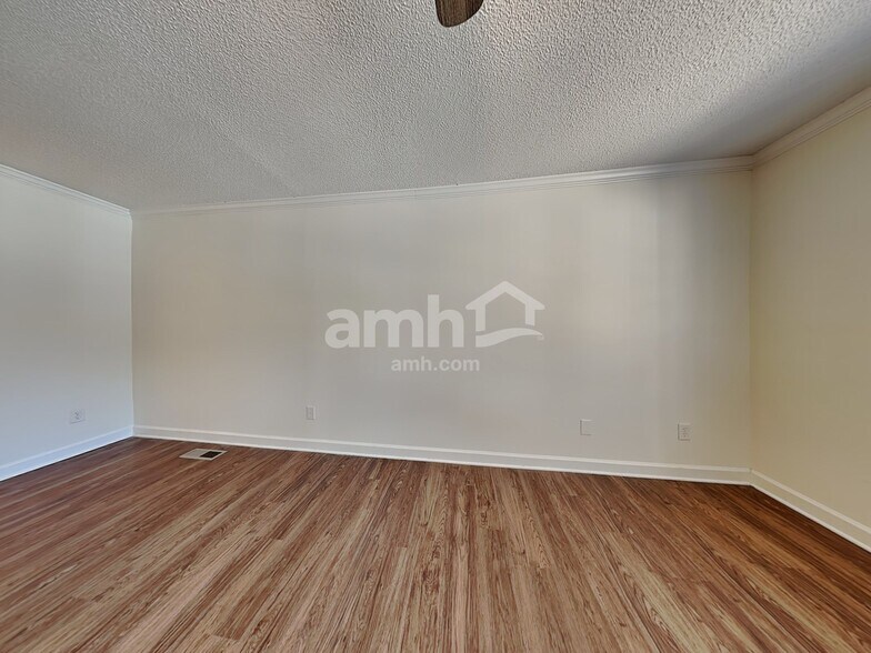 Building Photo - 1535 Reynolds Forest Dr