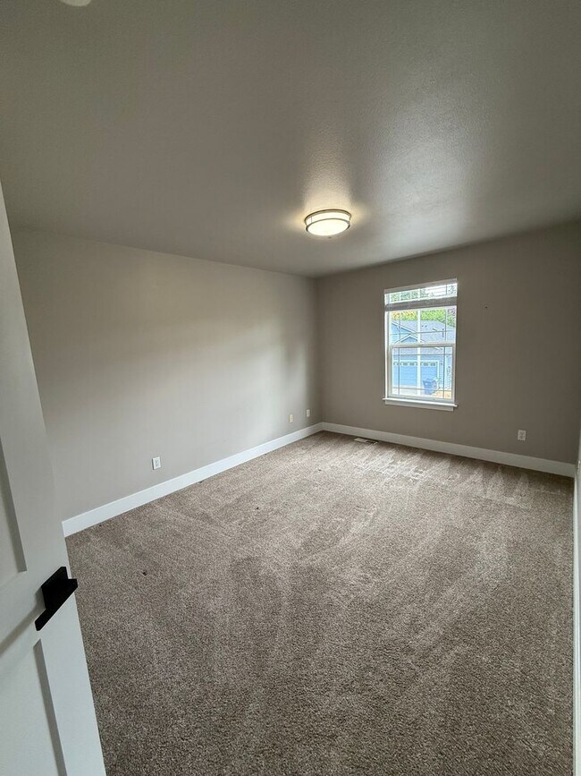 Building Photo - 4 Bedroom 2.5 Bath. Cul-de-Sac Home $3649....