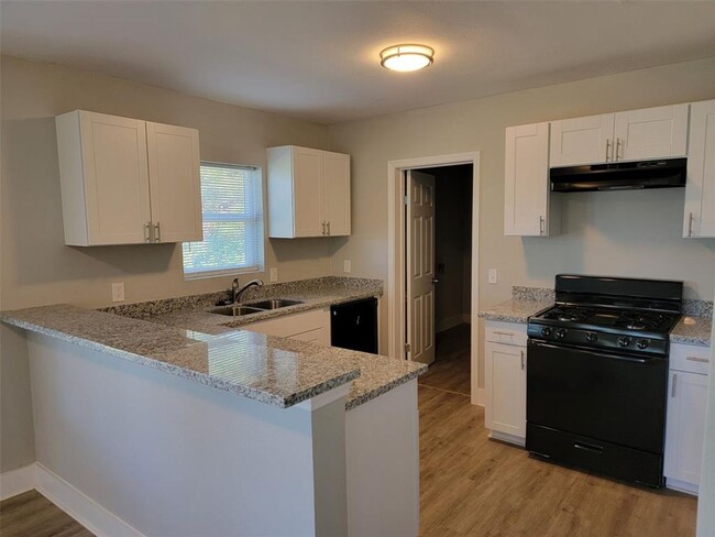 Building Photo - BEAUTIFUL RECENTLY REMODELED 3 BEDROOM 2 B...