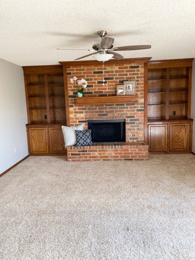 Building Photo - Renovated Rental in NW OkC!