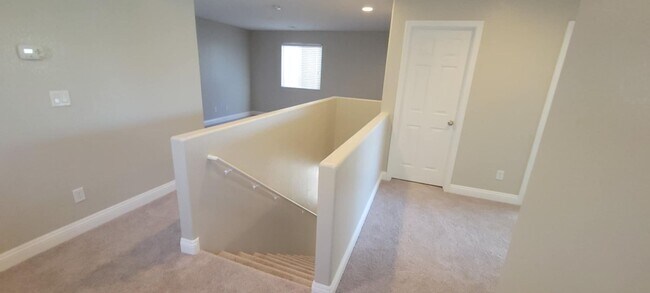 Building Photo - STILLHOUSE rsearching? 3 bedrooms, 2.5 bat...