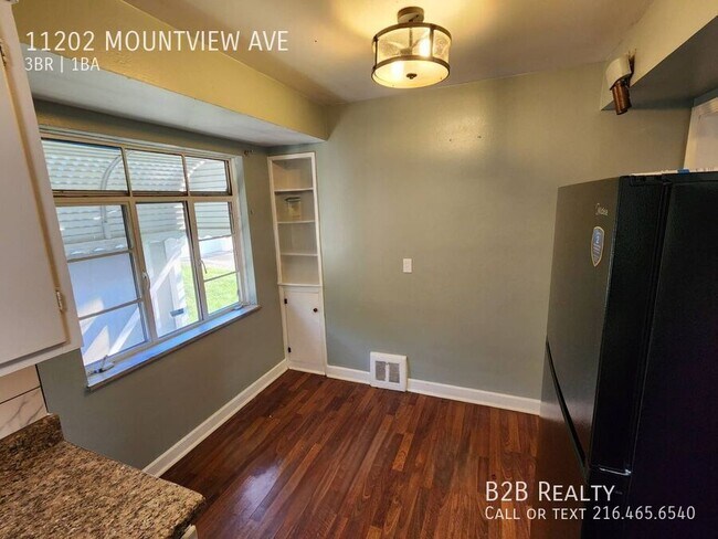Building Photo - 11202 Mountview Ave