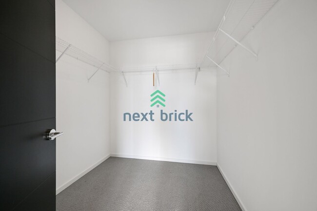 Building Photo - 3 BED & 2.5 BATH SINGLE FAMILY HOUSE FOR RENT