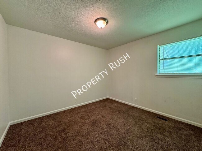 Building Photo - 555 E Garden Farm Rd