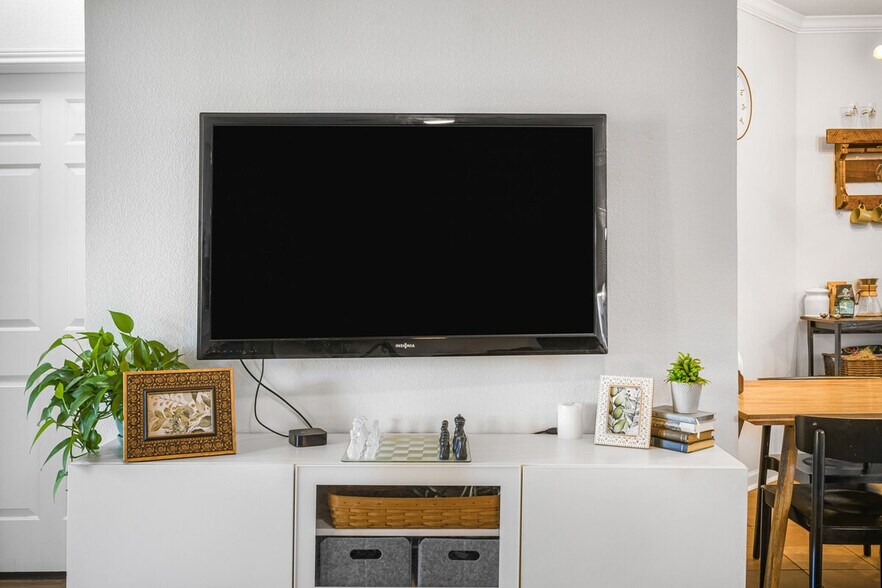 Primary Photo - 905 Melted Candle Cove