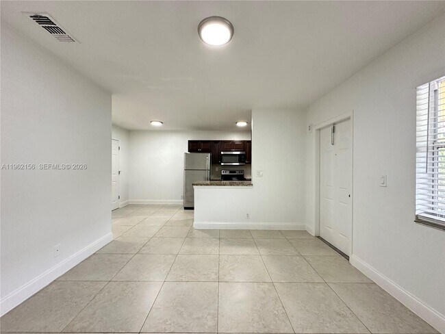 Building Photo - 2640 NE 8th Ave