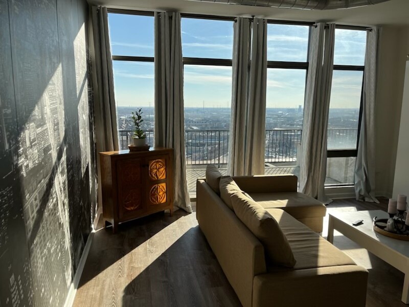 Building Photo - 1550 S Blue Island Ave