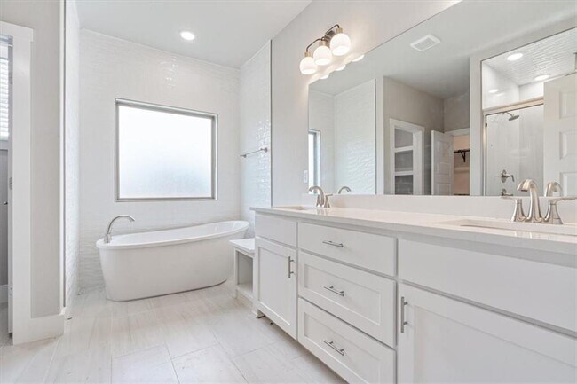 Building Photo - 6911 Orange Ave