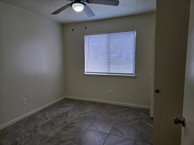 Building Photo - 2408 Bandera Dr