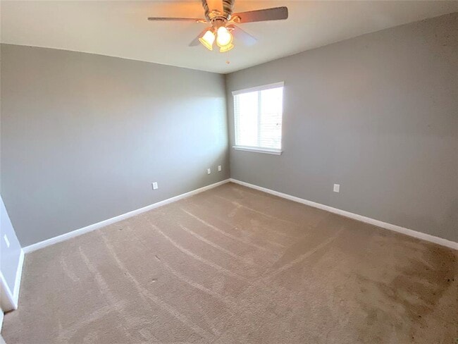 Building Photo - 122 Liard River Rd