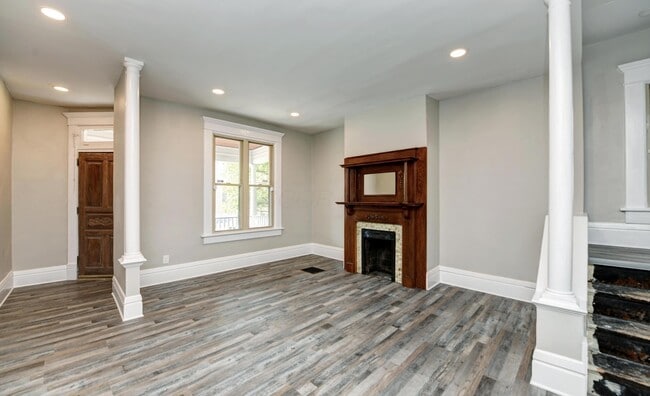 Building Photo - 1050 Oak St