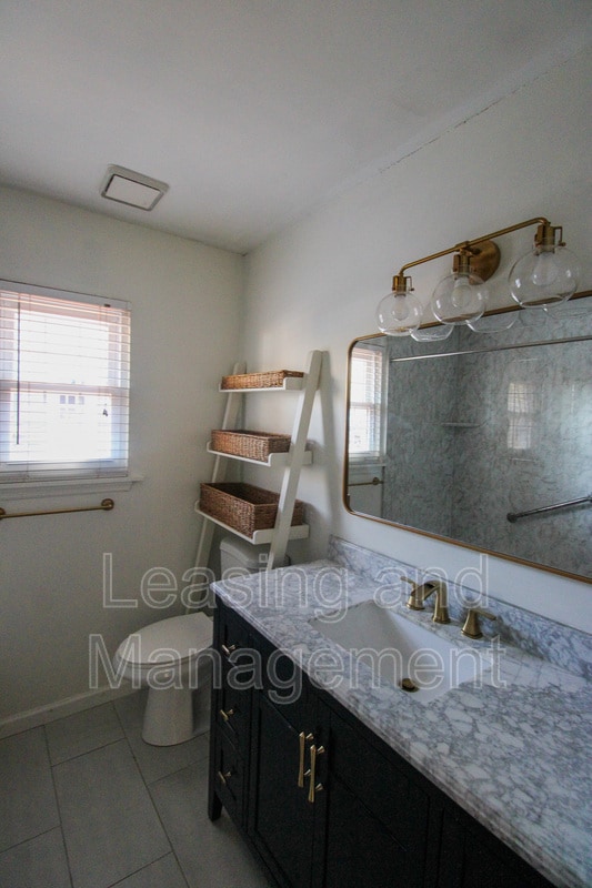 Building Photo - 2004 Vestry Dr