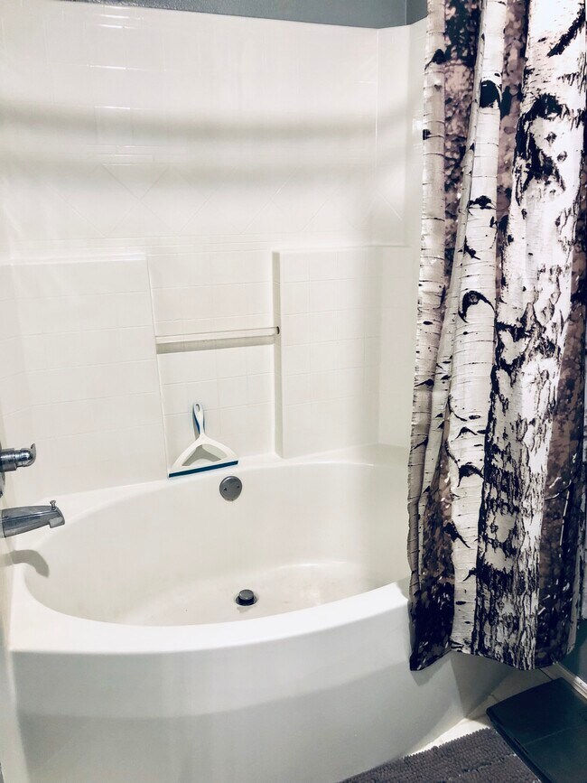 Soaking Tub - 16255 SW Audubon St