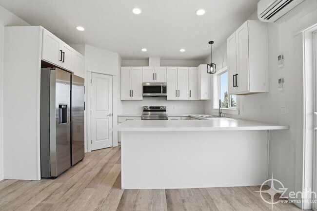 Building Photo - 2015 NE North Fork Ave