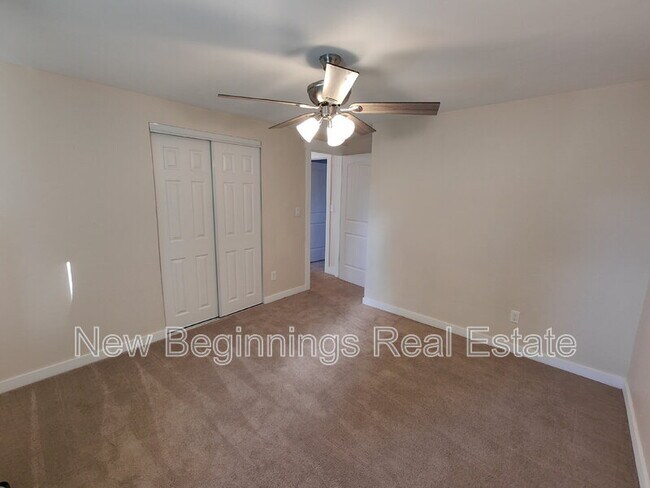 Building Photo - 5330 Silver Spur Ave