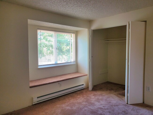 Building Photo - FG: 01010 E 35th