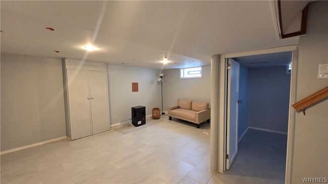 Building Photo - 1 Cresthaven Dr