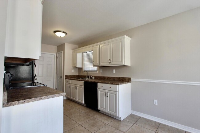 Building Photo - 3151 Forrest Ave