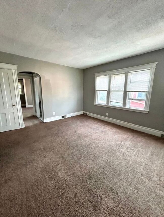 Building Photo - 1540 St Paul St