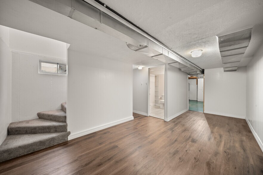 Building Photo - 6028 N Lincoln St