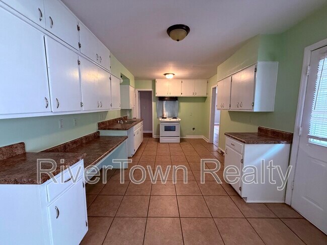 Building Photo - 4406 Ferndale Rd