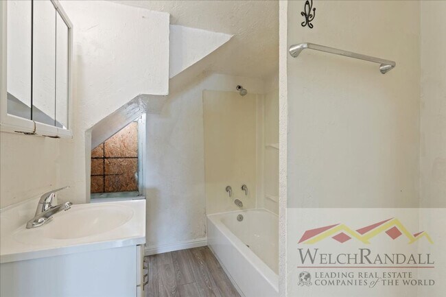 Building Photo - 2547 Adams Ave