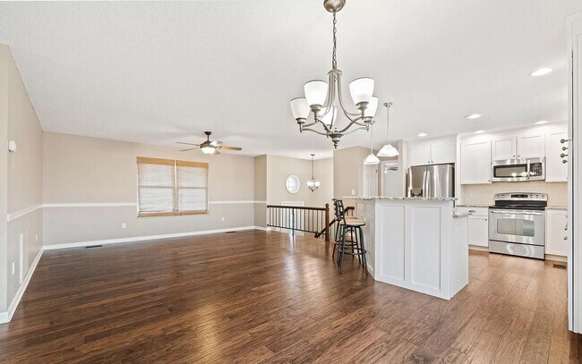 Building Photo - 3 Bed + Complete basement in Maryville