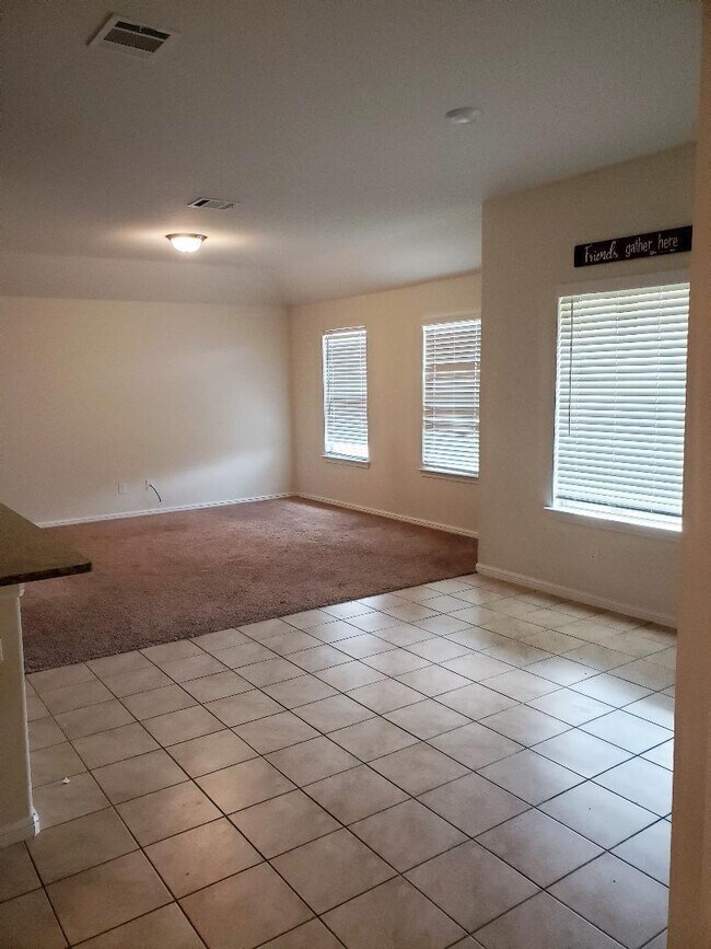 Building Photo - 828 Walls Blvd