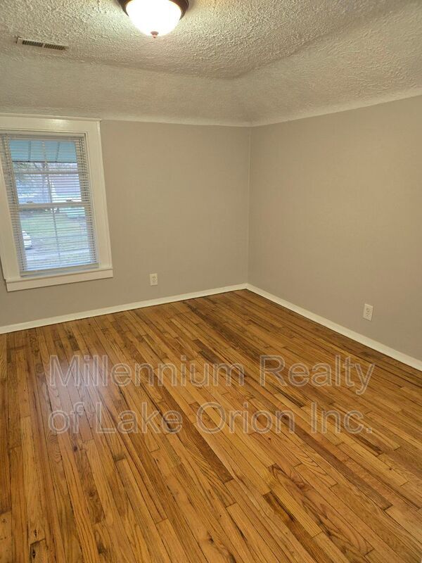 Building Photo - 30 E Beverly Ave