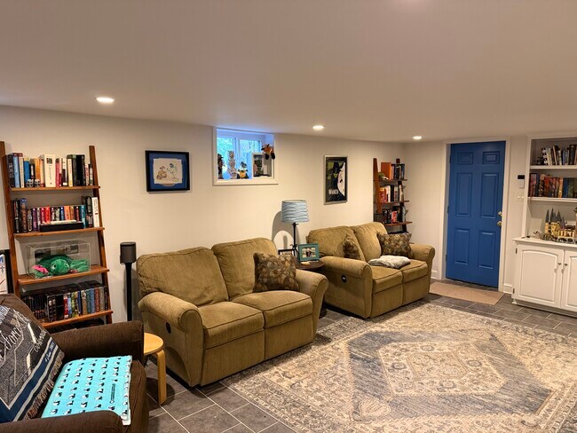 Building Photo - 6460 Eppard St