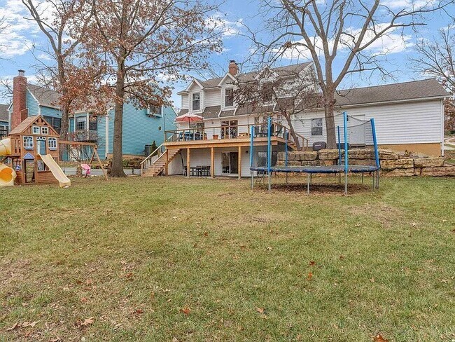 Building Photo - 1304 Lawrence Ave