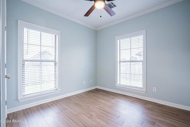 Building Photo - 101 Tara Oak Dr