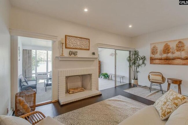 Building Photo - 8 Royalgate Dr