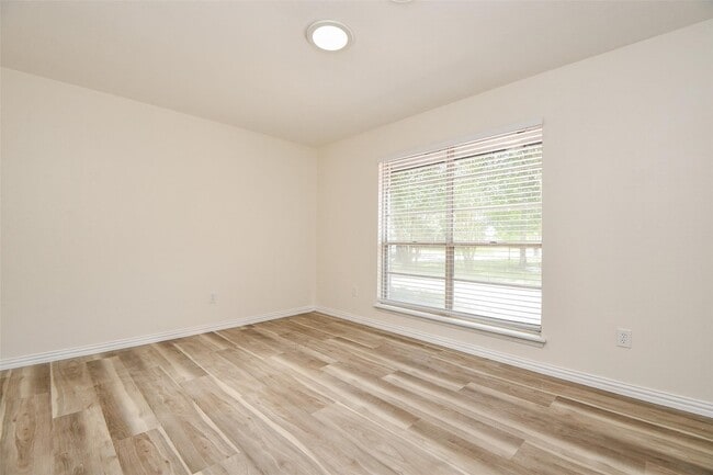 Building Photo - 162 Bluebonnet St