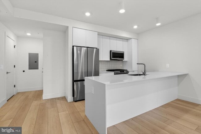 Building Photo - 2007 Cambridge St