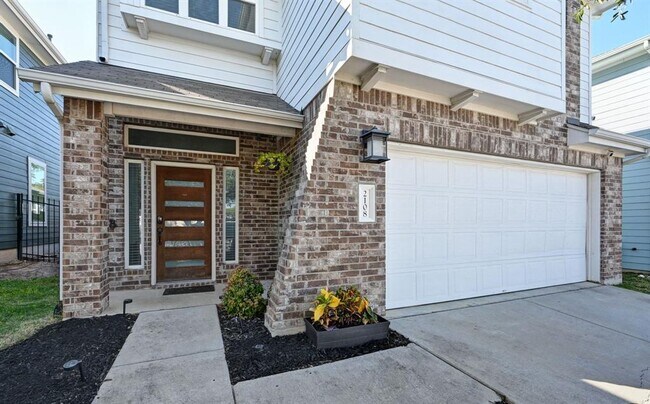 Building Photo - 2108 Hermia St