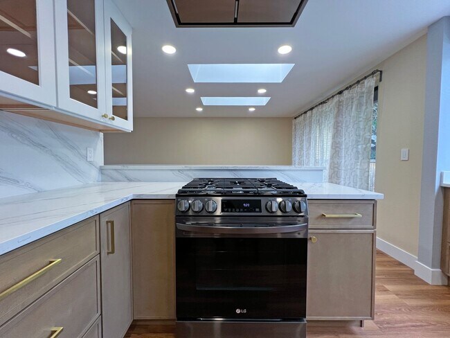 Building Photo - Gorgeous 3 Bedroom 2 Bath Home in Desirable Fairwood, Renton