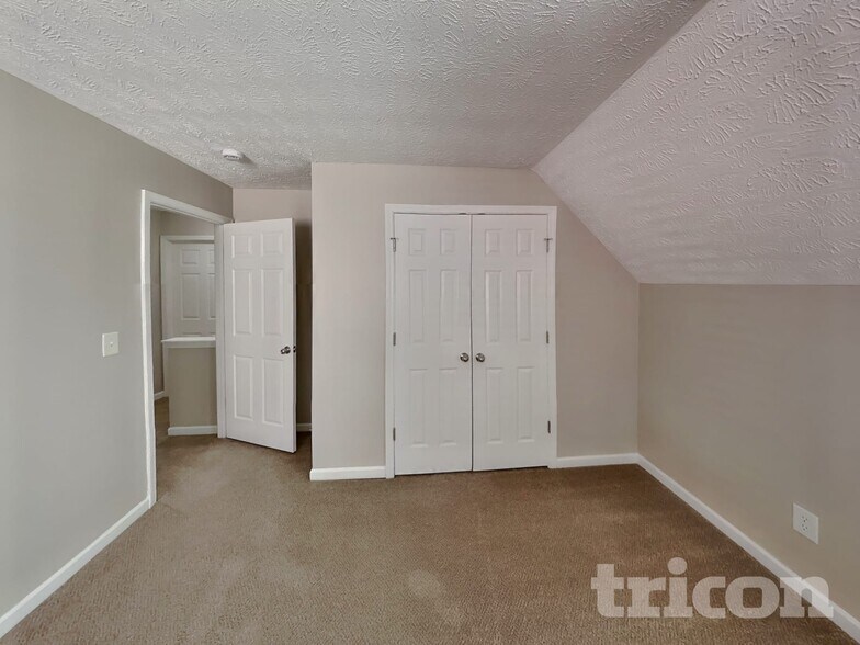 Building Photo - 4028 Deer Run Trce