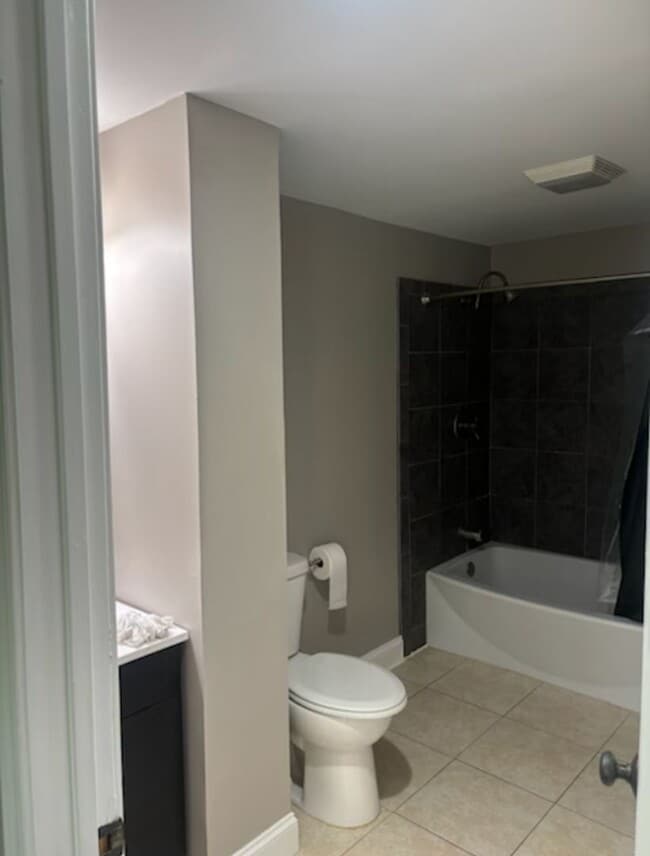 Building Photo - FRESHLY PAINTED, UPDATED BEAUTIFUL 3 BEDROOM/2 BATH HOUSE